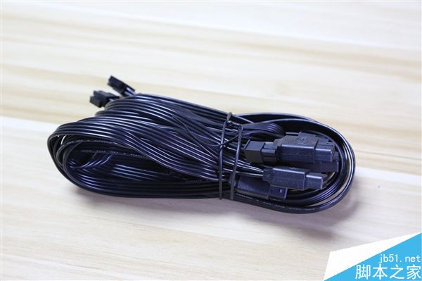 酷冷至尊MasterWatt Maker 1200W電源圖賞:用料做工頂級(jí)水平