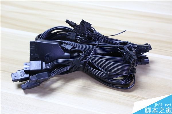 酷冷至尊MasterWatt Maker 1200W電源圖賞:用料做工頂級(jí)水平