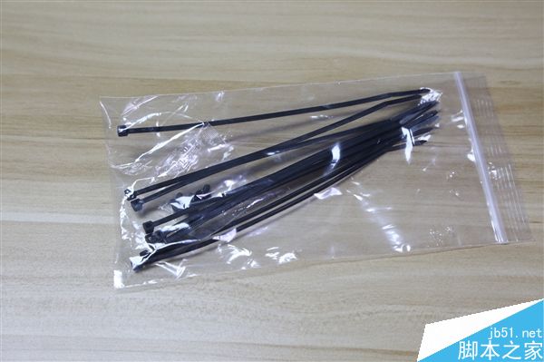 酷冷至尊MasterWatt Maker 1200W電源圖賞:用料做工頂級(jí)水平