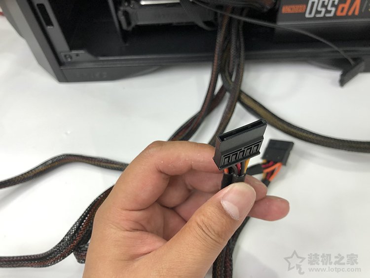 臺(tái)式機(jī)械硬盤如何安裝?臺(tái)式機(jī)械硬盤安裝方法