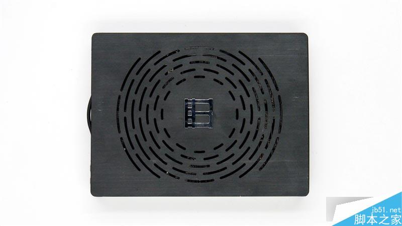 暴風(fēng)電視的內(nèi)部結(jié)構(gòu)怎么樣?暴風(fēng)電視真機(jī)拆解(圖)