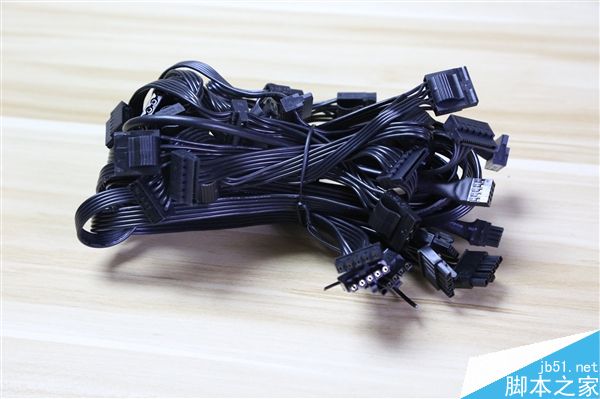 酷冷至尊MasterWatt Maker 1200W電源圖賞:用料做工頂級(jí)水平