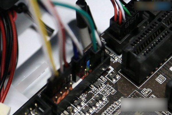 機箱漏電是什么意思 電腦機箱漏電會燒壞內(nèi)部硬件嗎？