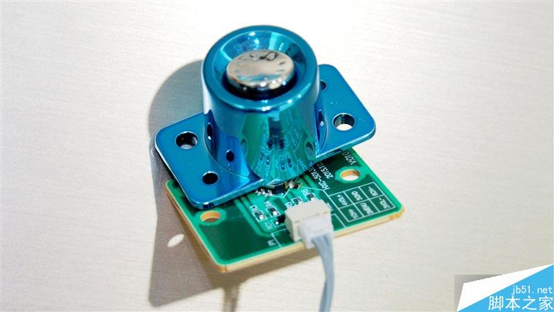 暴風(fēng)電視的內(nèi)部結(jié)構(gòu)怎么樣?暴風(fēng)電視真機(jī)拆解(圖)
