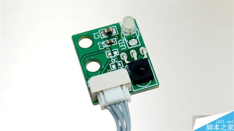 暴風(fēng)電視的內(nèi)部結(jié)構(gòu)怎么樣?暴風(fēng)電視真機(jī)拆解(圖)