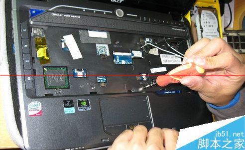 臺式機電腦怎么更換電腦顯卡？