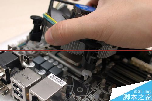 cpu散熱器怎么安裝？inter原裝散熱器安裝的詳細(xì)教程