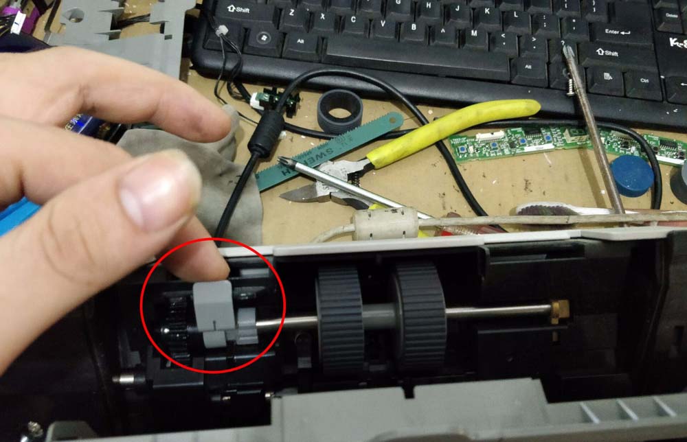 富士通6130掃描儀怎么更換搓紙輪分頁(yè)器?