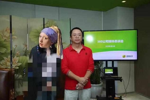 大家好，我就是和老周合影的大熊女編輯