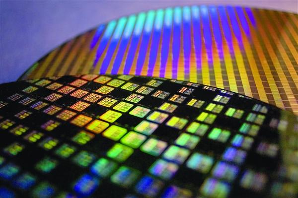 龍芯自曝新一代CPU 3A5000：升級(jí)12nm、積累20年終于追上AMD
